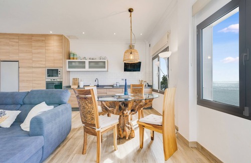 Playa de Arinaga Apartamento | Home2Book Coastal Retreat with Sea Views, Arinaga