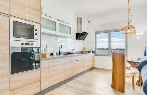 Playa de Arinaga Apartamento | Home2Book Coastal Retreat with Sea Views, Arinaga