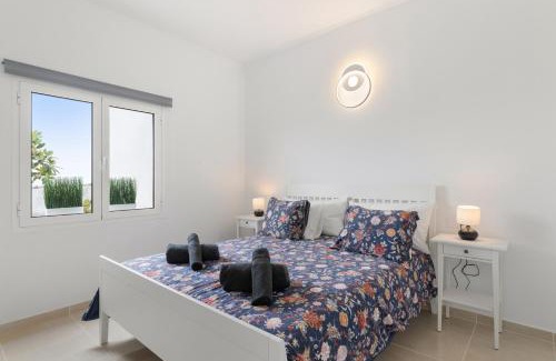 Nazaret Casa | Home2Book Cozy Terrace House with Volcano Views