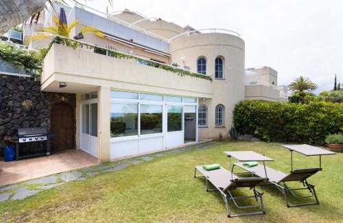 Santa Úrsula Apartamento | Home2Book Elegant Stay with Garden, BBQ & Pool