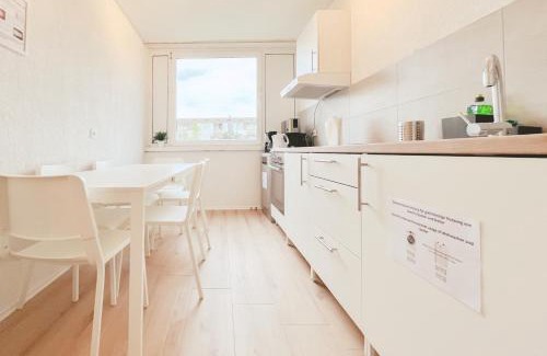 Hackenbroich Apartamento | Home4Now DOR02 Monteursunterkunft in Dormagen I 3 Schlafzimmer für 6 Personen I Küche I SmartTV I WiFi