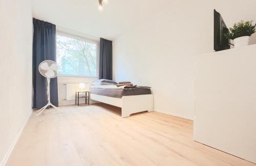 Hackenbroich Apartamento | Home4Now DOR02 Monteursunterkunft in Dormagen I 3 Schlafzimmer für 6 Personen I Küche I SmartTV I WiFi