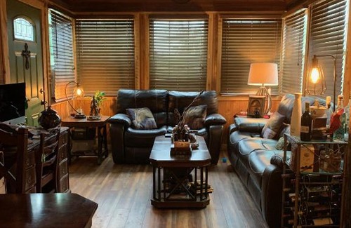 Boerne Otro | HomeAway Cabins and Animal Sanctuary