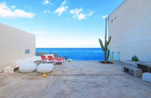 Arico Apartamento | HomeForGuest NextDoor Oasis: frente al mar, terraza, piscina natural- HomeForGuest