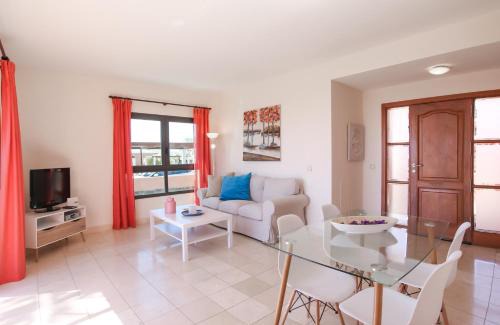 Salobre Casa | HomeForGuest Salobre Villa, 5pax, pool and great views