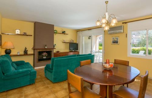 Santa Susanna Casa | HomeHolidaysRentals Moonlight