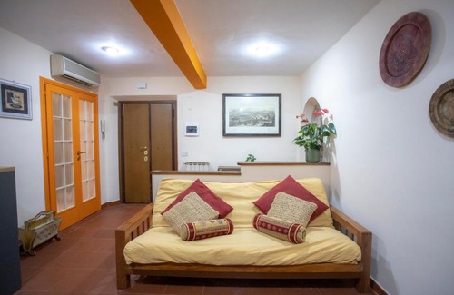 Monti Apartamento | HomeHouse Serpenti - Colosseum - Rione Monti