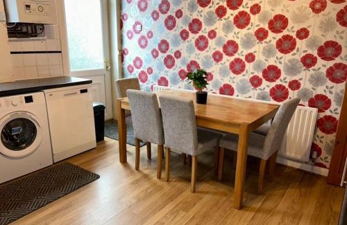 Halifax Casa | Homely 3 Bed House Halifax