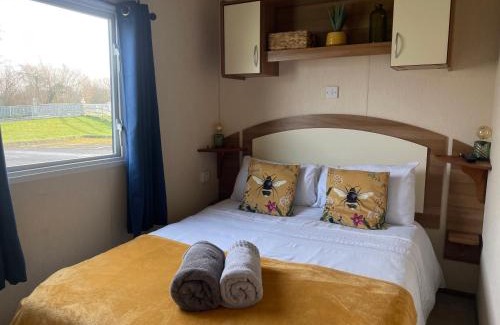 South Cerney Otro | Homely 3 Bedroom Caravan in Cirencester