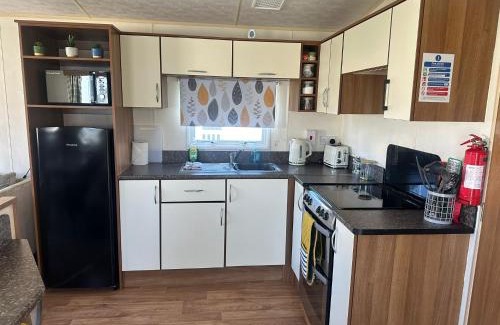 South Cerney Otro | Homely 3 Bedroom Caravan in Cirencester