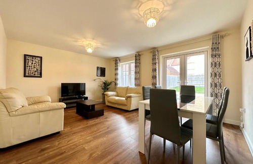 Bicester Casa | Homely 3 bedroomed House in Bicester