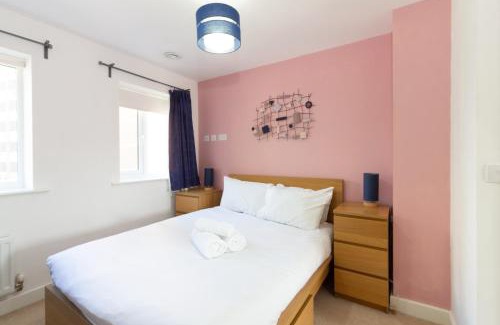 Stoke-on-Trent Apartamento | Homely 4BD Townhouse - Next to Hanley Park