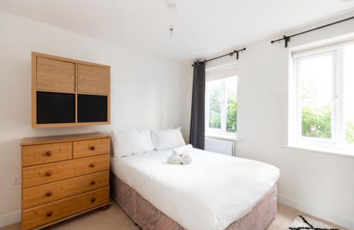 Stoke-on-Trent Apartamento | Homely 4BD Townhouse - Next to Hanley Park
