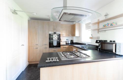Stoke-on-Trent Apartamento | Homely 4BD Townhouse - Next to Hanley Park