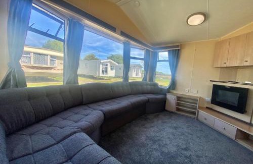 Clacton-on-Sea Casa | Homely 8 Berth Caravan At Highfield Grange In Essex Ref 26445Ba