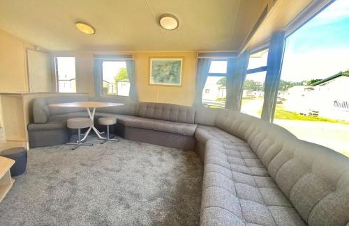 Clacton-on-Sea Casa | Homely 8 Berth Caravan At Highfield Grange In Essex Ref 26445Ba