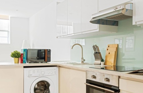 Newark Apartamento | Homely and Inviting Apartment | Free Parking