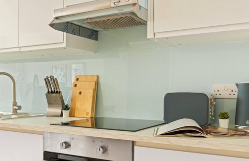 Newark Apartamento | Homely and Inviting Apartment | Free Parking