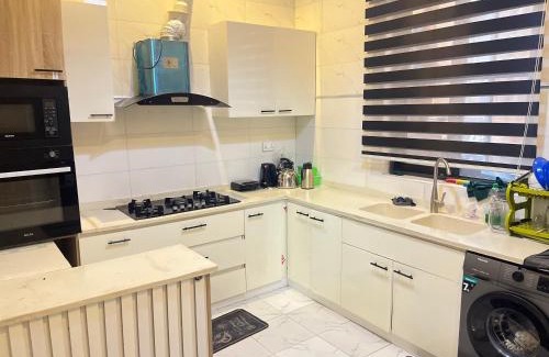 Ajah Apartamento | Homely Apartment, ikota