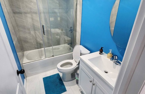 Thamesford Casa | Homely, cozy, spacious quiet basement apartment in a lovely neighborhood.