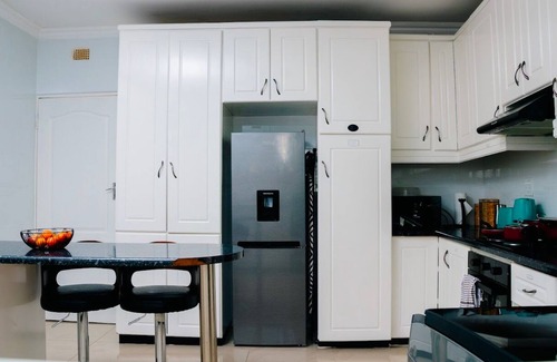 Manzini Casa | Homely, Spacious, Comfy beds, pillows & crisp linen, coffee, private & secure.