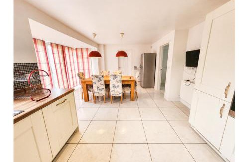 Norton Fitzwarren Casa | Homely Stays Taunton