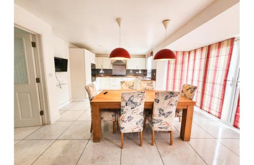 Norton Fitzwarren Casa | Homely Stays Taunton