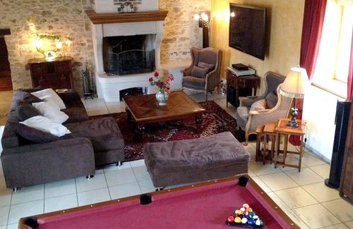Les Houches Casa | Homerez - Casa para 15 pers. con jacuzzi y jardín en Saint-Georges-sur-Baulche