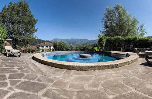 Castelnuovo di Garfagnana Casa | Homerez - Casa para 7 pers. con piscina y jardín en Castelnuovo di Garfagnana