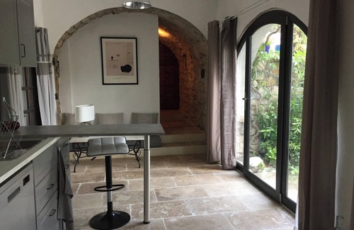 Saint-Andre-de-Cruzieres Casa | Homerez - Casa acogedora en Saint-André-de-Cruzières con piscina compartida