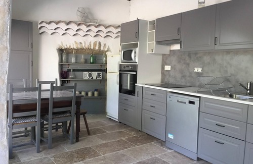 Saint-Andre-de-Cruzieres Casa | Homerez - Casa acogedora en Saint-André-de-Cruzières con piscina compartida
