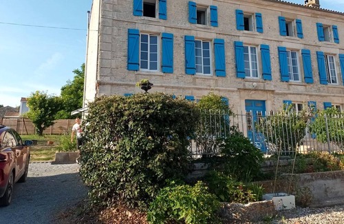 Saint-Mande-sur-Bredoire Casa | Homerez - Large house for 12 people with terrace in Saint-Mandé-sur-Brédoire