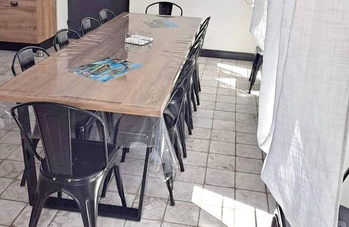 Saint-Mande-sur-Bredoire Casa | Homerez - Large house for 12 people with terrace in Saint-Mandé-sur-Brédoire