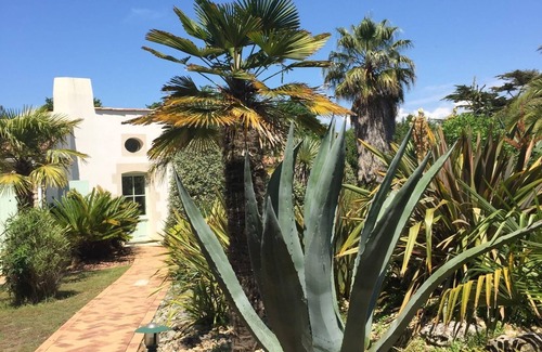 La Couarde-sur-Mer Casa | homer en medio de un jardín