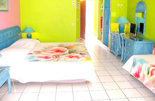Pointe de la verdure Apartamento | Homerez - 30 m away from the beach! Studio for 4 ppl. with sea view at Le Gosier
