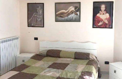 Villa San Giovanni Apartamento | Homerez - ¡A 50 m de la playa! Apartamento para 7 pers. en Villa San Giovanni