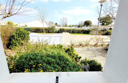 Notre-Dame-de-Monts Villa | Homerez - Villa a 1 km de la playa para 8 pers. con piscina, jardín y terraza