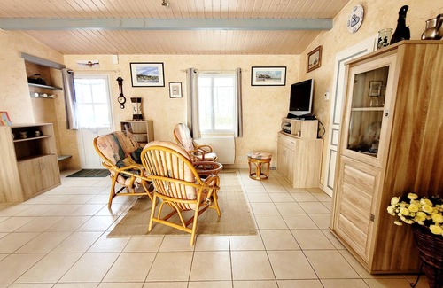 Notre-Dame-de-Monts Villa | Homerez - Villa a 1 km de la playa para 8 pers. con piscina, jardín y terraza