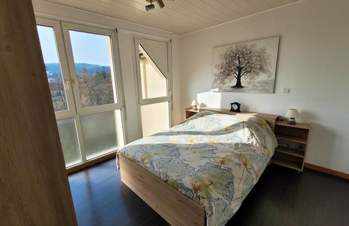 Bitche Apartamento | Homerez - Bonito apartamento para 5 pers. con balcón en Bitche