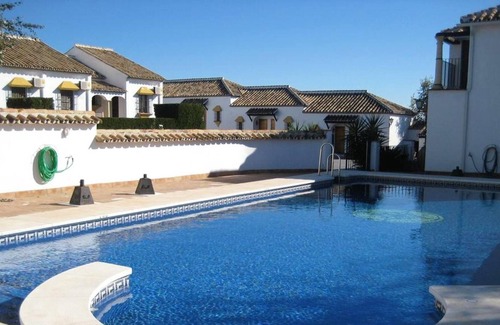Hornachuelos Casa | Homerez - Bonita casa para 6 pers. con piscina compartida en Hornachuelos