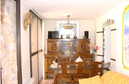 La Roche-sur-le-Buis Apartamento | Homerez - Apartamento para 6 pers. con piscina y jardín en La Roche-sur-le-Buis