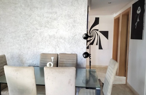 Hay Chemaaou Apartamento | Homerez - Apartamento a 1 km de la playa con piscina compartida y jacuzzi