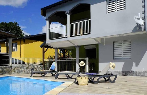 Lamentin Apartamento | Homerez - Apartamento a 10 km de la playa con piscina compartida y jacuzzi