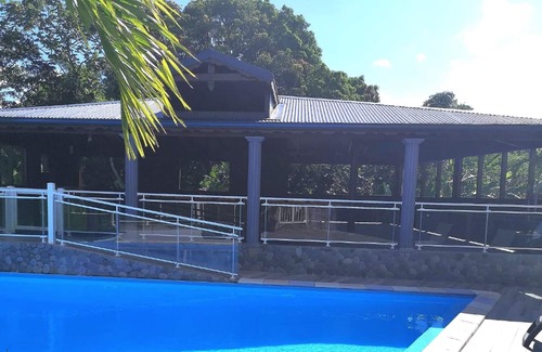 Lamentin Apartamento | Homerez - Apartamento a 10 km de la playa con piscina compartida y jacuzzi