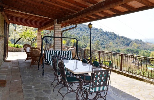 Torgiano Apartamento | Homerez - Apartamento para 5 pers. con piscina compartida y terraza en Torgiano
