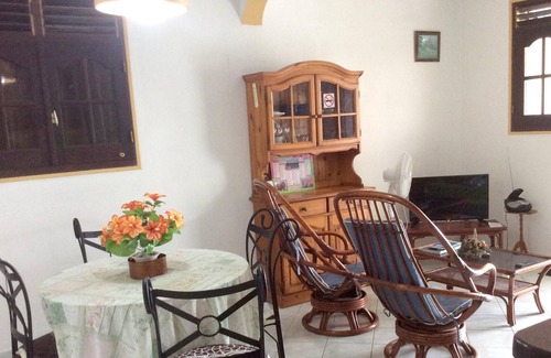 Petit-Canal Apartamento | Homerez - Apartamento a 8 km de la playa para 4 pers. con jardín en Petit Canal