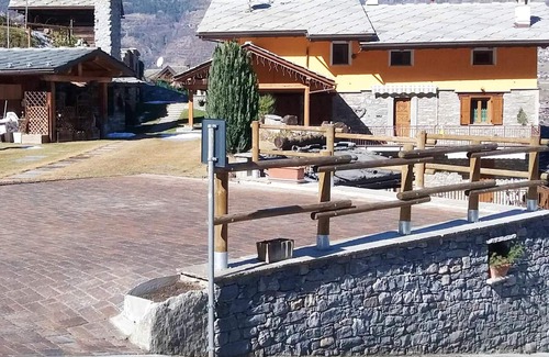 Aymavilles Apartamento | Homerez - Apartamento a 7 km de las pistas para 5 pers. con jardín en Aymavilles