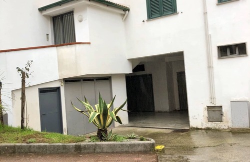 Giffoni Valle Piana Apartamento | Homerez - Apartamento en Catelde con balcón.
