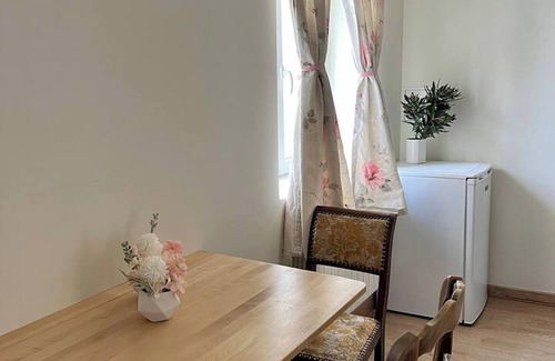 Stains Apartamento | Homerez - Apto en Stains, cerca de París