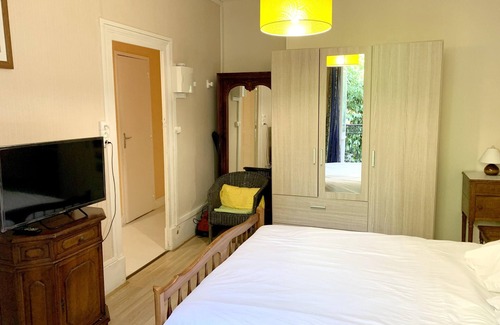 Neris-les-Bains Apartamento | Homerez - Beautiful apartement for 2 ppl. with balcony at Néris-les-Bains